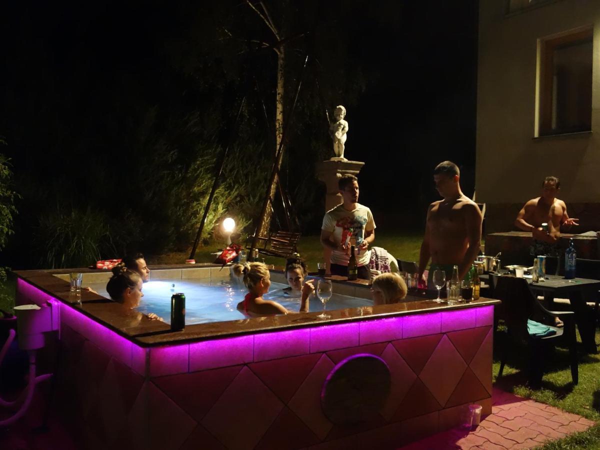 Pilis Hills View Deluxe House With Pool & Ac Near Bp Vila Pilisszentivan Exterior foto